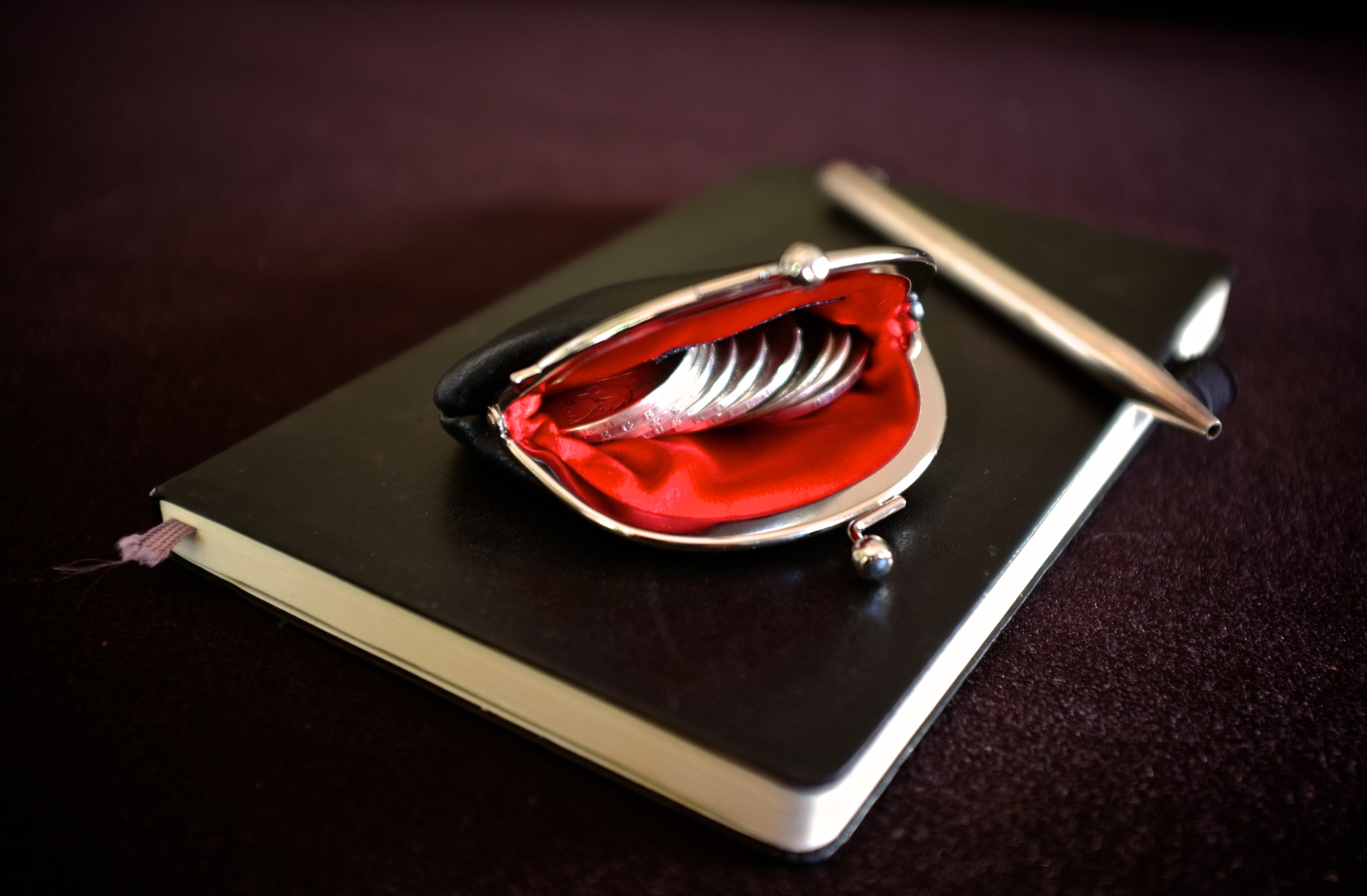 Magicians coin purse fits a full set of silver dollars